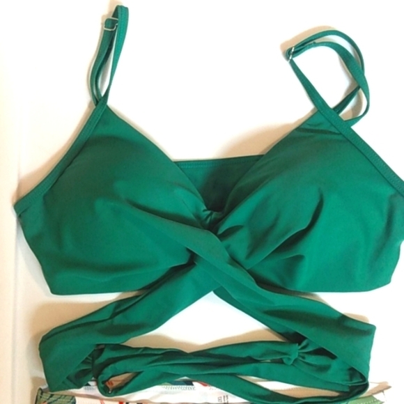 GREEN TWIST FRONT WRAP BIKINI TOP WHITE FLORAL HI-WAISTED BOTTOMS SZ MEDIUM NWOT - Picture 3 of 12
